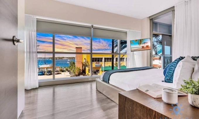 Hollywood Lakes Apartment | Apartment w/Bay View Balcony+ Pool–Up To 6+ Gym