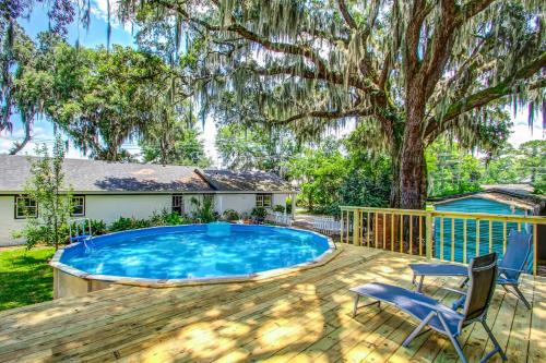 Thunderbolt Apartment | Apartment w Gazebo & Pool-Swanky Savannah Style