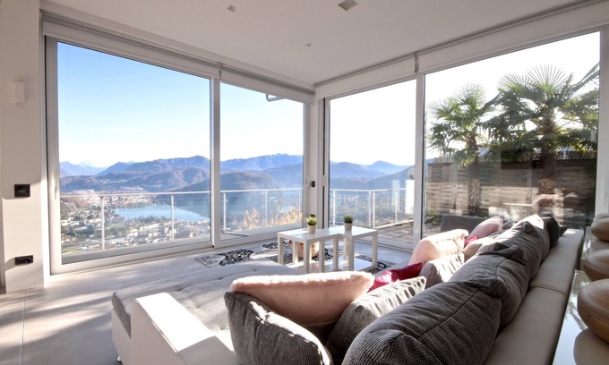 Viconago Apartment | Apartment with lake views, terrace and gym.