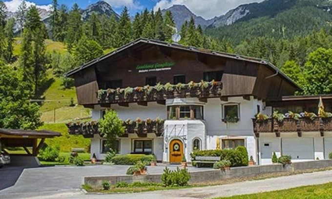 Leutasch Apartment | Apartment W4 Haus Ganghofer with Mountain View, Balcony & Wi-Fi