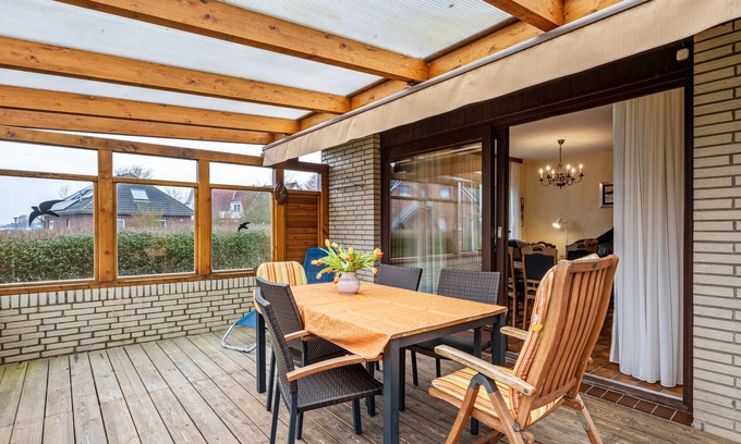 Stinteck Apartment | Apartment 'Westerdeich' with Private Terrace, Shared Garden and Wi-Fi