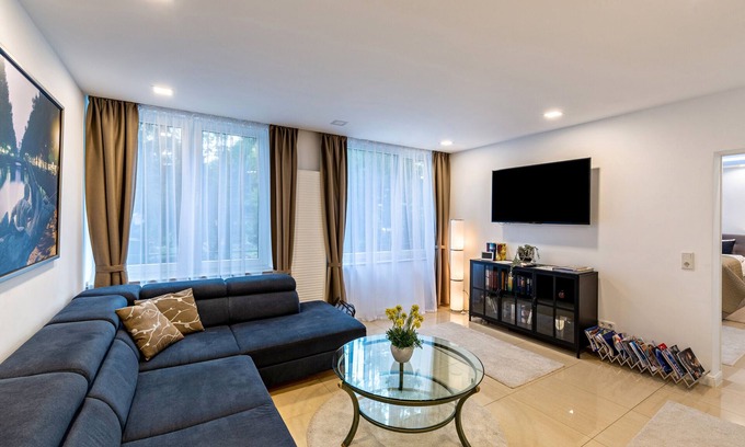 Golzheim Apartment | Apartment 'Wie Zuhause 1' with Private Terrace, Balcony and Wi-Fi