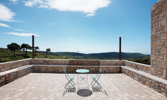 Maries House | Apartment 'Wild Fig Retreat Thalassa and Loft' with Shared Pool, Wi-Fi and Air Conditioning