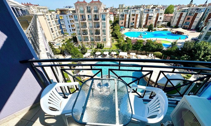 Sunny Beach Apartment | Apartment with a beautiful view of the pool, in Rainbow 3.
