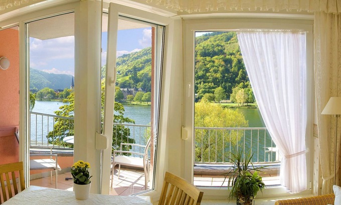 Bullay Apartment | Apartment with balcony directly on the banks and with a view of the Moselle