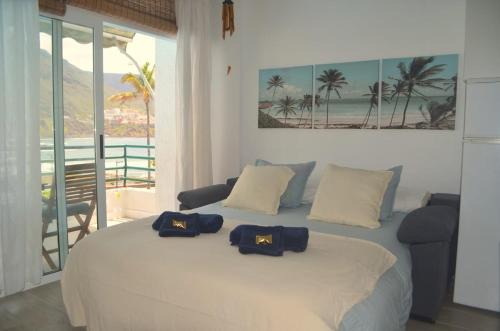 Punta del Hidalgo Apartment | Apartment with an ocean view