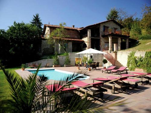 Bastia Mondovi House | Apartment with large covered terrace, in small residence with swimming pool