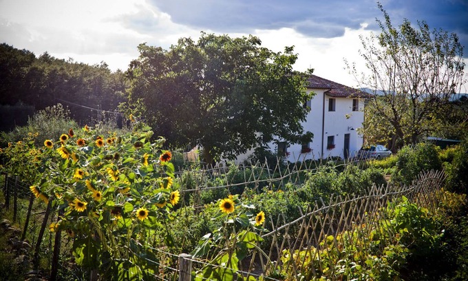 Montegabbione Cottage | Apartment with private garden on the ground of organic farm, infinity pool