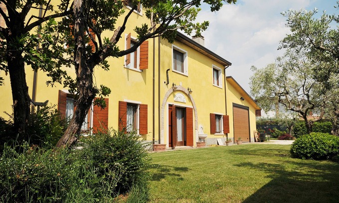 Colà Di Lazise House | APARTMENT WITH SEPARATE ENTRANCE WITH PRIVATE GARDEN