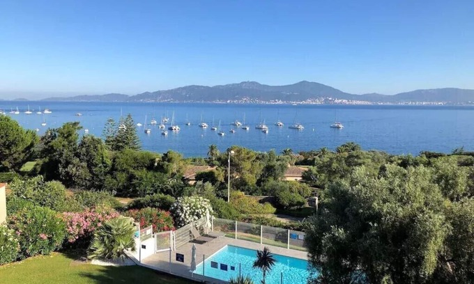 Pietrosella Apartment | Apartment with superb sea view 200m from the beach and 10m from Porticcio
