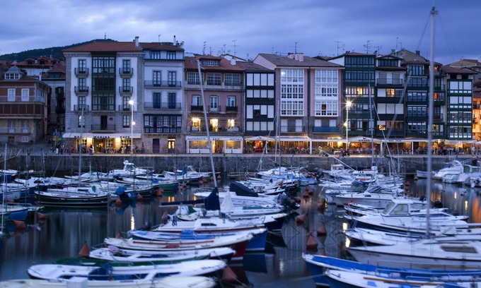 Lekeitio Condo | Apartment with terrace, WiFi and private parking.