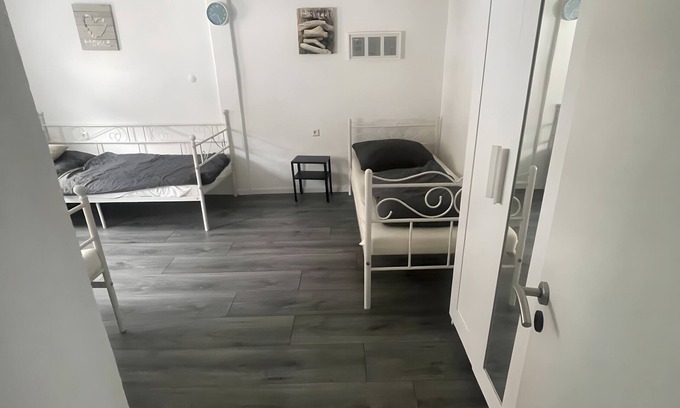 Furfeld Apartment | Apartment 'Wohnung Für 8 Personen' with Wi-Fi