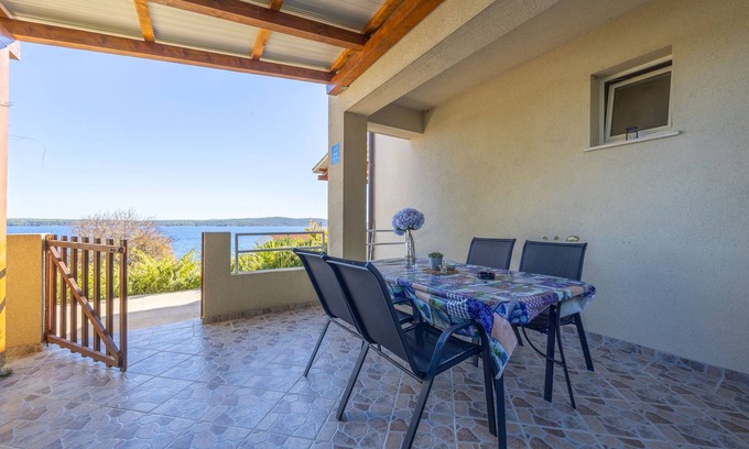 Zavala Apartment | Apartments Ena (33981-A1) - Zavala - island Hvar