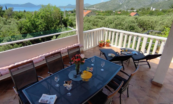 Banici Apartment | Apartments Kola - Two Bedroom Apartment with Terrace and Sea View (1)