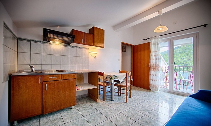 Pasadur Apartment | Apartments Malo Lago - One-Bedroom Apartment with Balcony and Sea View - Attic (Apartment 3)