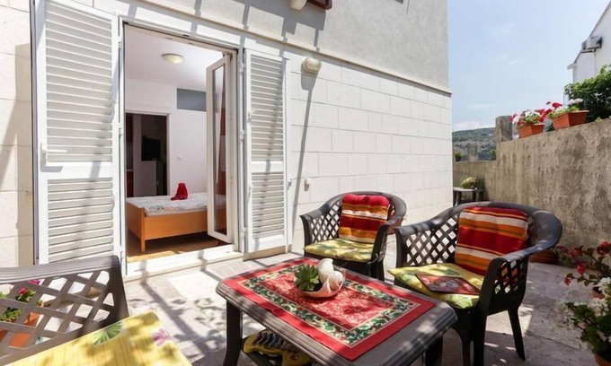 Babin Kuk Apartment | Apartments Pojko - Standard One-Bedroom Apartment with Terrace (Red)