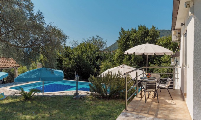 Bijela Apartment | Apartments Villa Mia (114661-A3) - Bijela