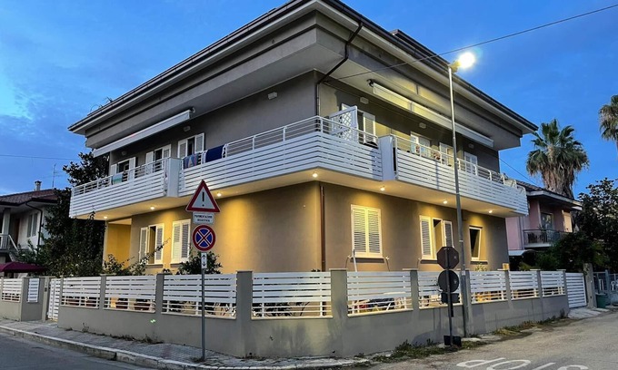Martinsicuro Apartment | Apartments with garden 70 mt from the sea with free Beach service