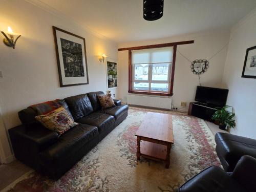 Kelty Apartment | ApartmentSleeps5-Parking-Garden-PetsOk