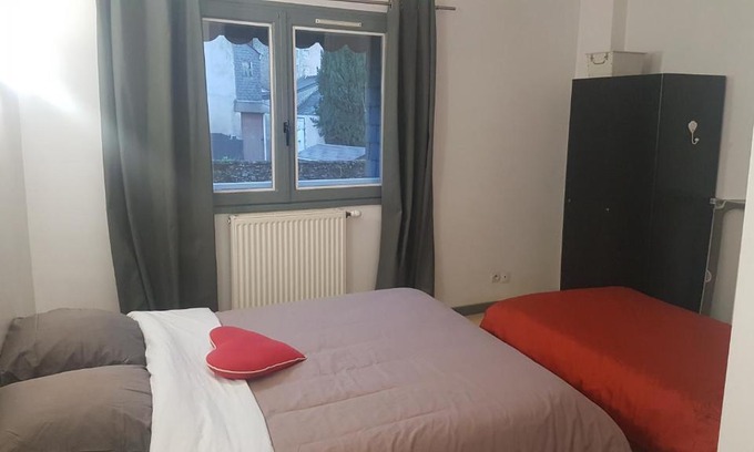 Chateau-Gontier Apartment | Appart simple entier 1 ch à ch-gontier 1er ou 2eme étage
