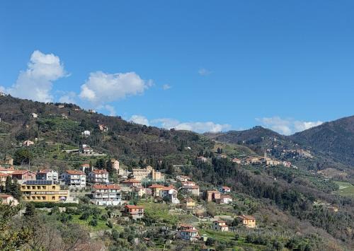 Castiglione Chiavarese House | Appartamento tra le Cinque Terre, Camogli e Portofino con scorcio mare all'orizzonte