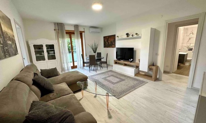 Torrino Apartment | Appartamento Luminoso Domus EUR