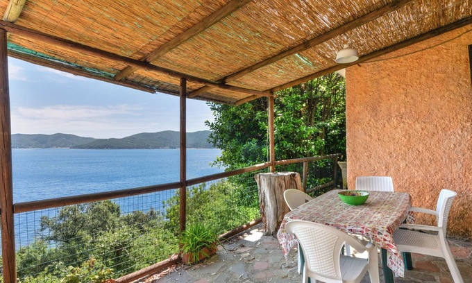 Bagno-Sprizze Other | Appartamento Taccola - Agriturismo Cotetonda by the Sea with Private Terrace