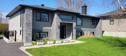 Sainte-Anne-de-Sabrevois Apartment | Appartement Moderne et Équipé