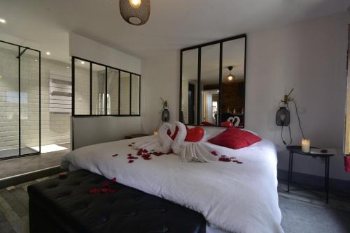Verneuil-sur-Avre Apartment | Appartement jacuzzi privatif : Urban Love