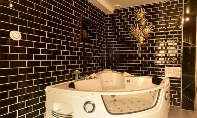Verneuil-sur-Avre Apartment | Appartement jacuzzi Gold&Night
