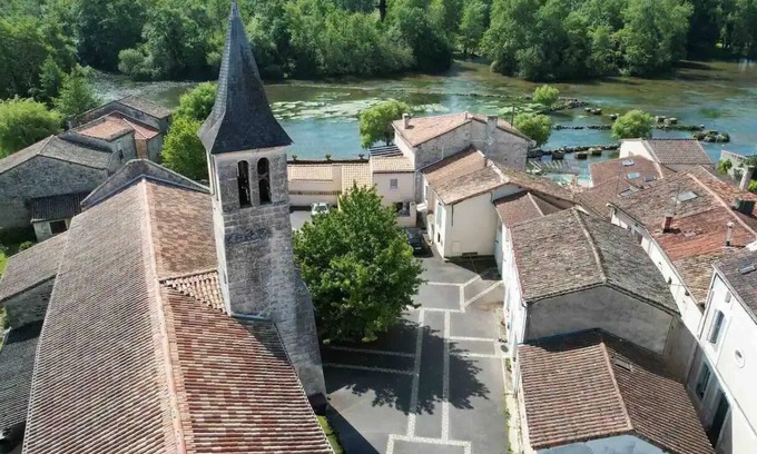 Ruelle-sur-Touvre House | Appartement 1 Chambre Centre Ville Avec Parking et Wifi
