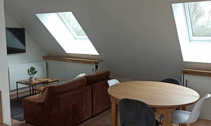 Lesneven Apartment | Appartement 2 Chambres Sous Rampants de 39m2 Environ à Lesneven