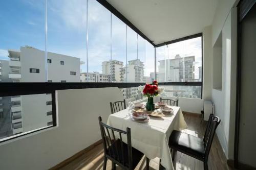 Ain Harrouda Apartment | Appartement 2 Chambres à Coté avec Grand Balcon, Piscine, Aire de Jeux pour Enfants et Jardin