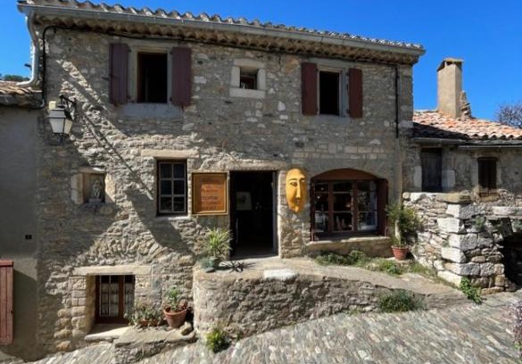 Minerve Apartment | appartement chez l'artiste
