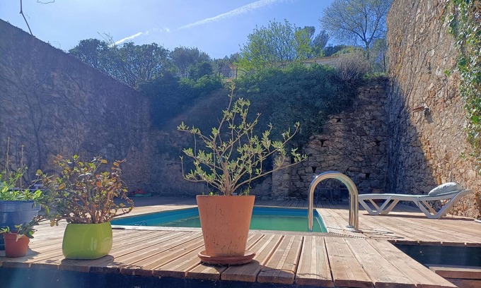 Gabian Apartment | Appartement Confortable de 33 m2, Piscine Disponible aux Beaux Jours. Terrasse