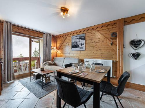 Meribel Village Apartment | Appartement cosy à Méribel avec piscine, spa et proche pistes - FR-1-566-7