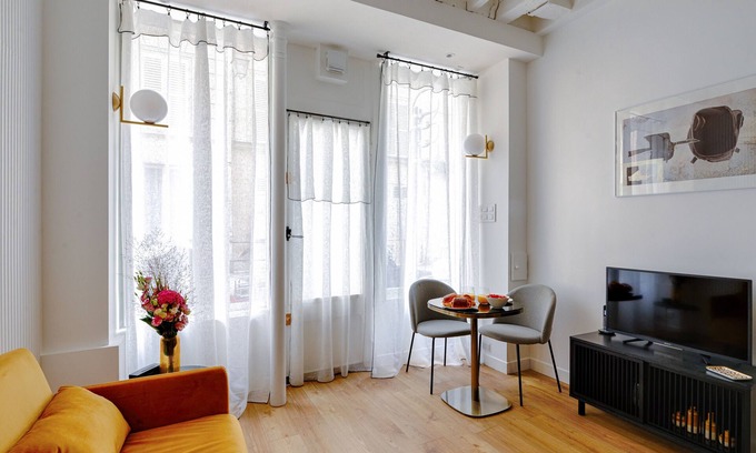 Les Iles Apartment | Appartement Design, île St Louis - Welkeys