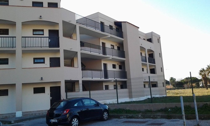 La Cote Radieuse Apartment | Appartement Dans Petit Immeuble Calme à 500 m de la Plage