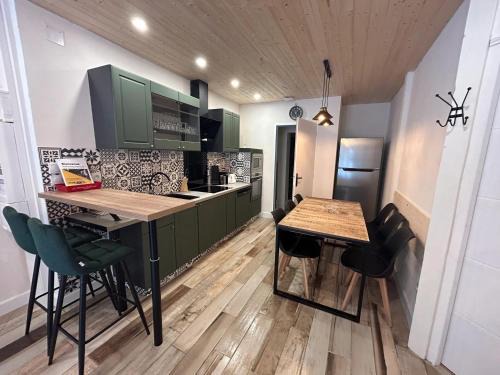 Savignac-les-Ormeaux Apartment | Appartement charmant à Savignac-les-Ormeaux, 56 m², balcon