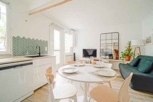 Saint-Ouen Apartment | Appartement idéal famille, en duplex et au calme, au pied du métro "Mairie de Saint Ouen"