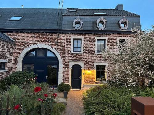 Autre Eglise House | Appartement lumineux et chaleureux avec piscine estivale