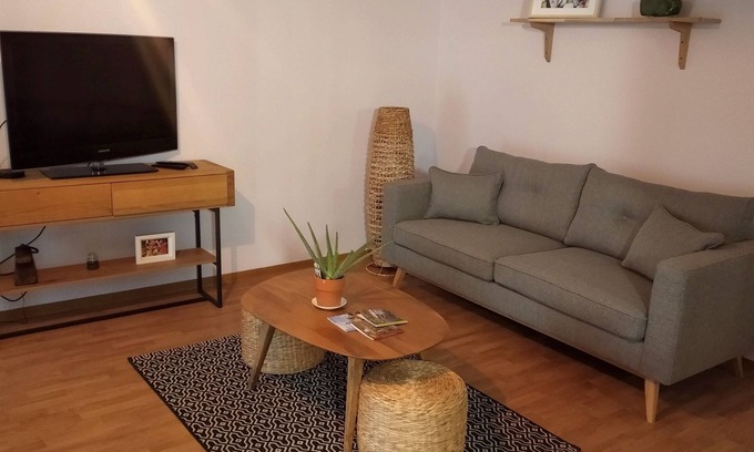 Trelissac Apartment | Appartement Rénové Avec Balcon Terrasse, Parking Privé et Piscine Partagée