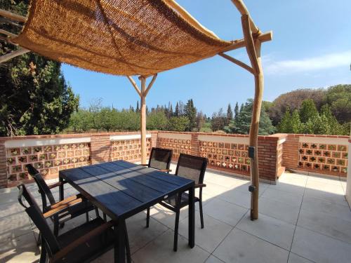 Palau-del-Vidre Apartment | Appartement rénové avec clim, piscine, WiFi et parking à Palau-del-Vidre - FR-1-776-108