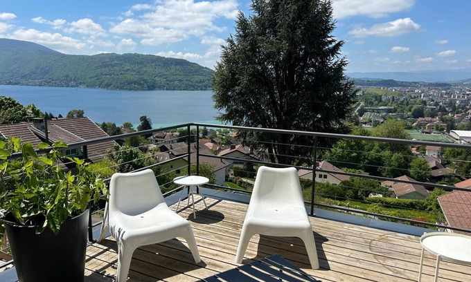 Annecy-le-Vieux Apartment | Appartement RDC 6 Pers, vue Unique lac Annecy, Terrasse 60 m² et Spa, à 5 mn lac