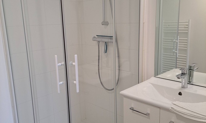 Avrille Apartment | Appartement Refait à Neuf Tout Équipé en RDC Avec Jardin Terrasse ,barbecue