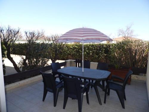 Marseillan Plage Apartment | Appartement T2 cabine en RDC avec terrasse privative, parking et équipements confortables. - FR-1-326-383