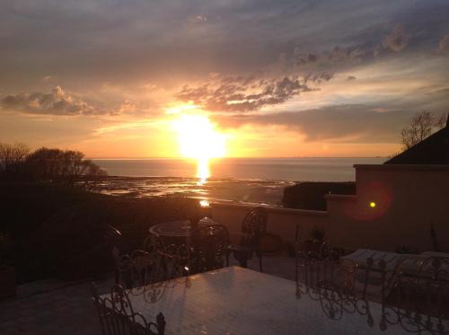 Villerville Apartment | Appartement terrasse face mer