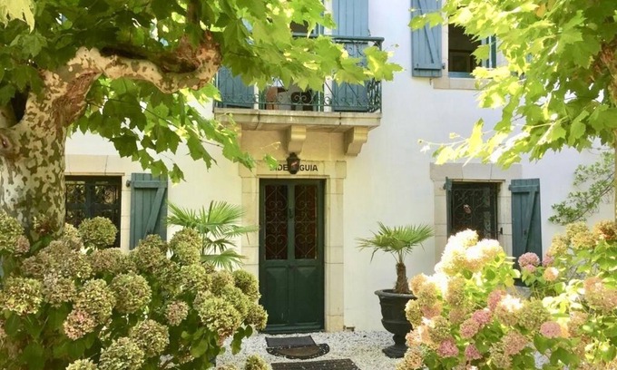 Guethary Apartment | Appartment in an old charming family house, in the historical Guethary (the basque Riviera)