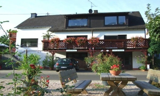 Losnich House | Appealing apartment in Lösnich
