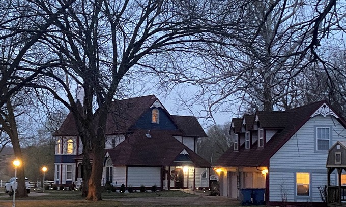 Gentry Bed & Breakfast | Apple Crest Inn